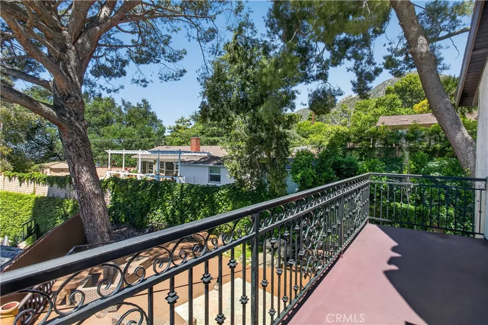 5625 TERRACE DRIVE La Crescenta, CA 91214