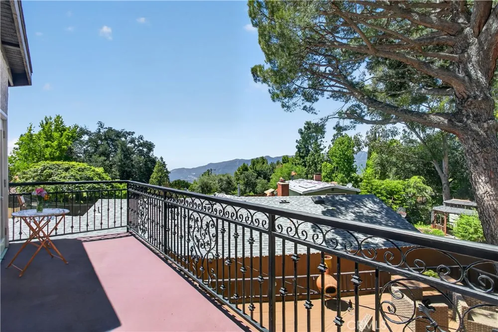 5625 TERRACE DRIVE La Crescenta, CA 91214