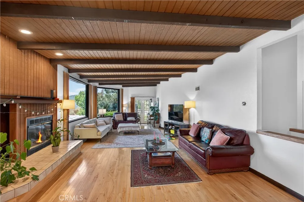 5625 TERRACE DRIVE La Crescenta, CA 91214