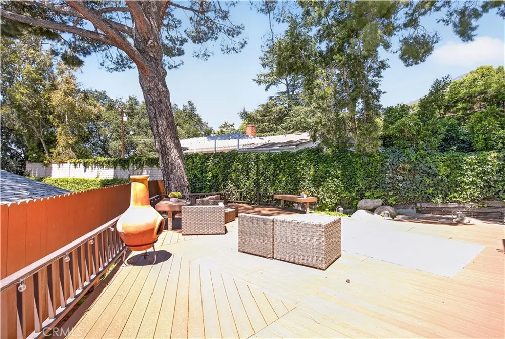 5625 TERRACE DRIVE La Crescenta, CA 91214