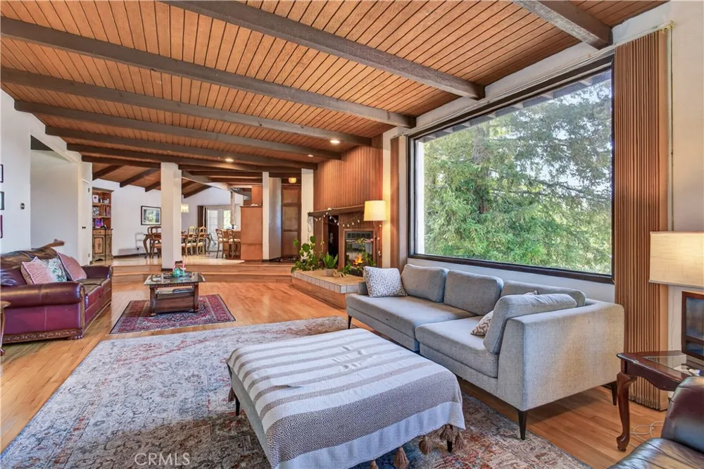 5625 TERRACE DRIVE La Crescenta, CA 91214