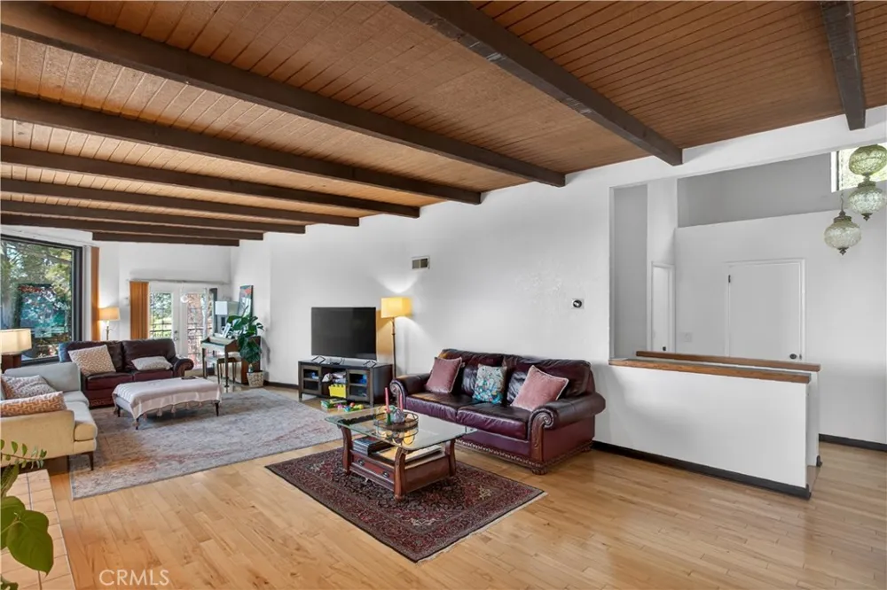 5625 TERRACE DRIVE La Crescenta, CA 91214