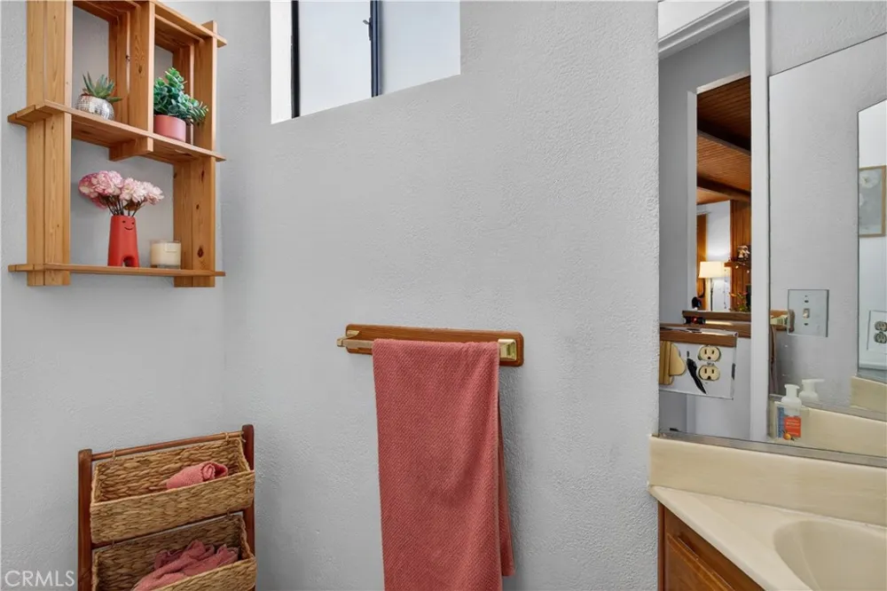 5625 TERRACE DRIVE La Crescenta, CA 91214