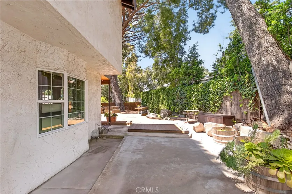 5625 TERRACE DRIVE La Crescenta, CA 91214