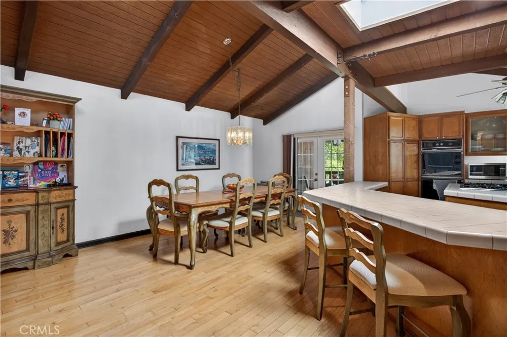 5625 TERRACE DRIVE La Crescenta, CA 91214