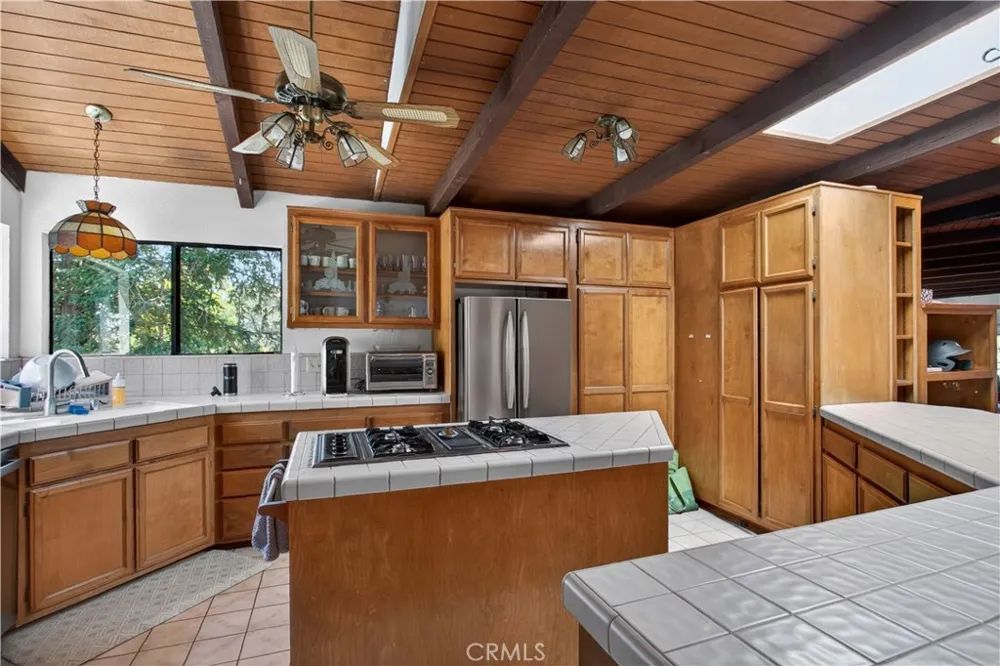5625 TERRACE DRIVE La Crescenta, CA 91214