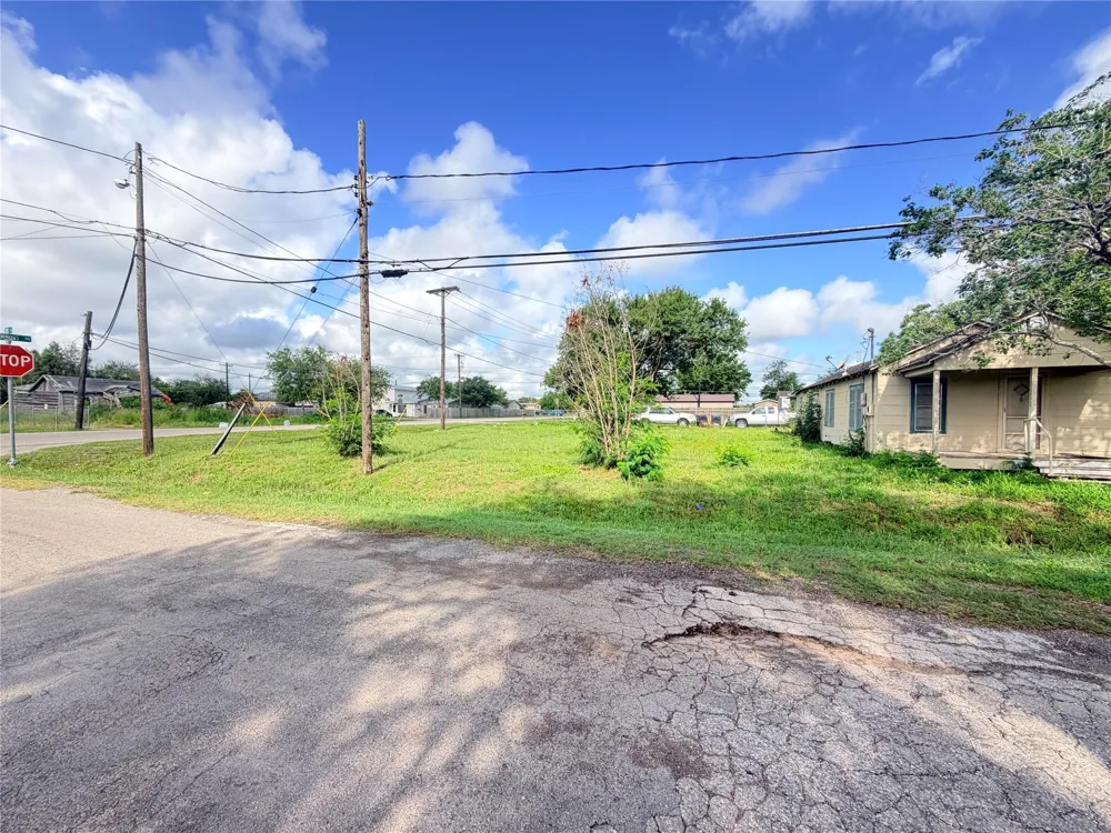 101 Carl Street Refugio, TX 78377