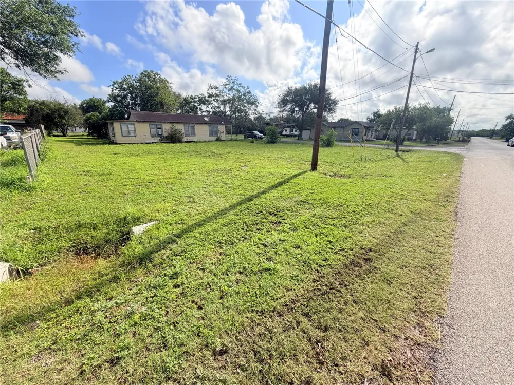 101 Carl Street Refugio, TX 78377