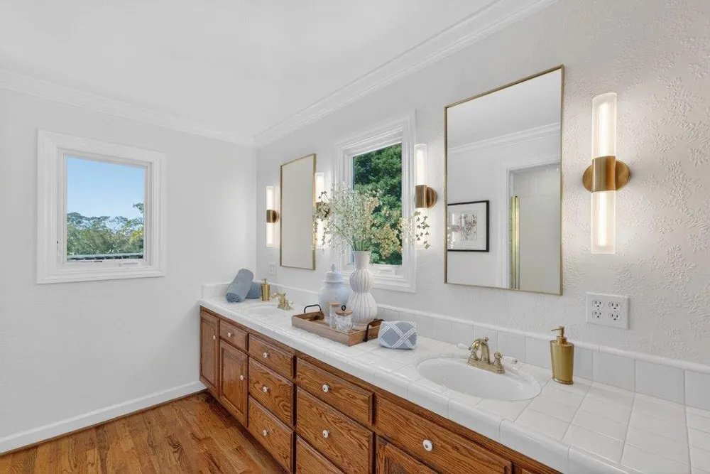 22 Hollins Drive Santa Cruz, CA 95060