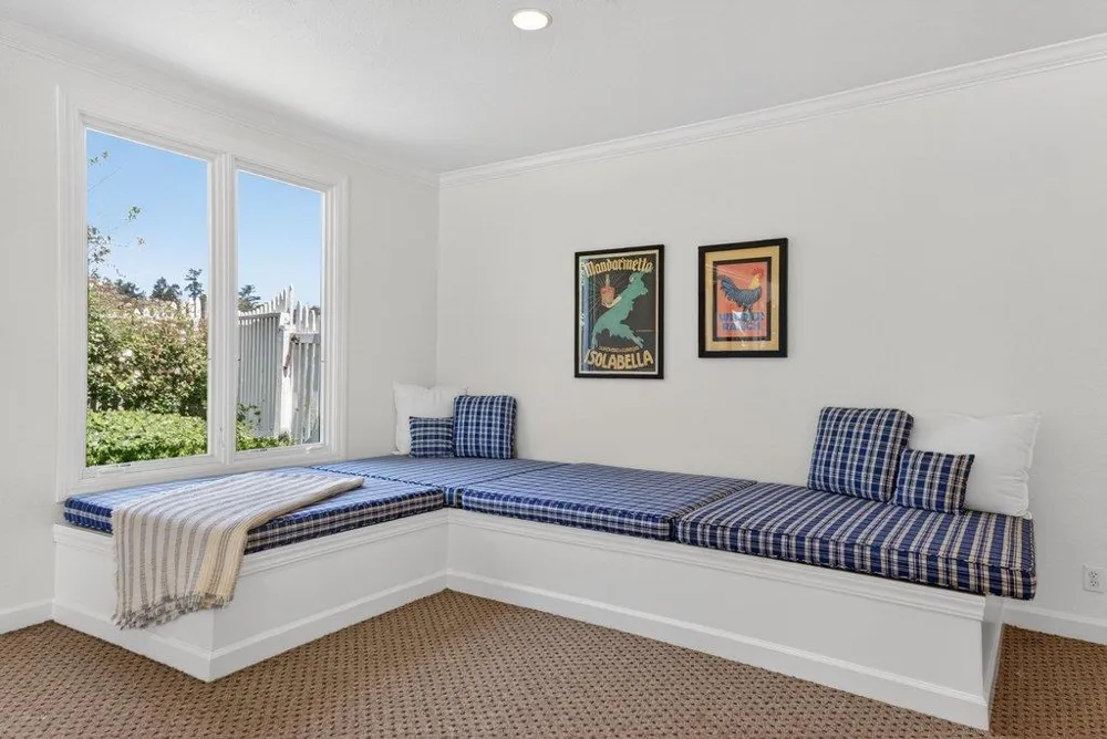 22 Hollins Drive Santa Cruz, CA 95060