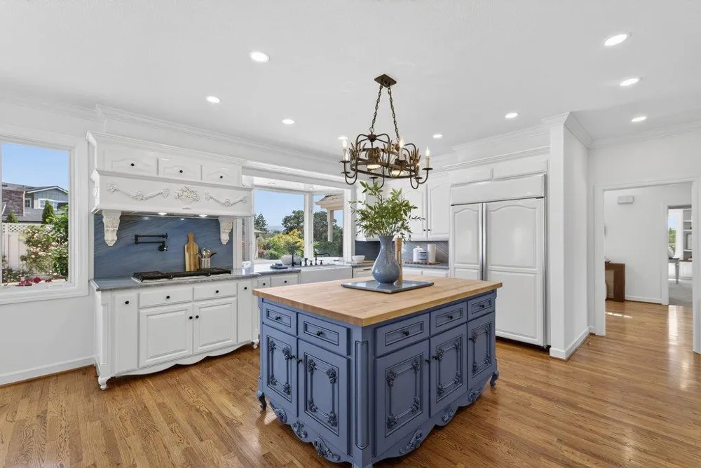 22 Hollins Drive Santa Cruz, CA 95060
