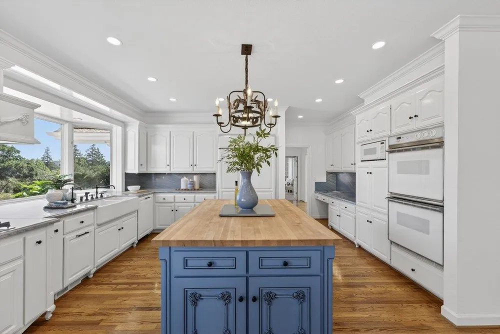 22 Hollins Drive Santa Cruz, CA 95060
