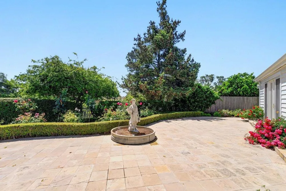 22 Hollins Drive Santa Cruz, CA 95060