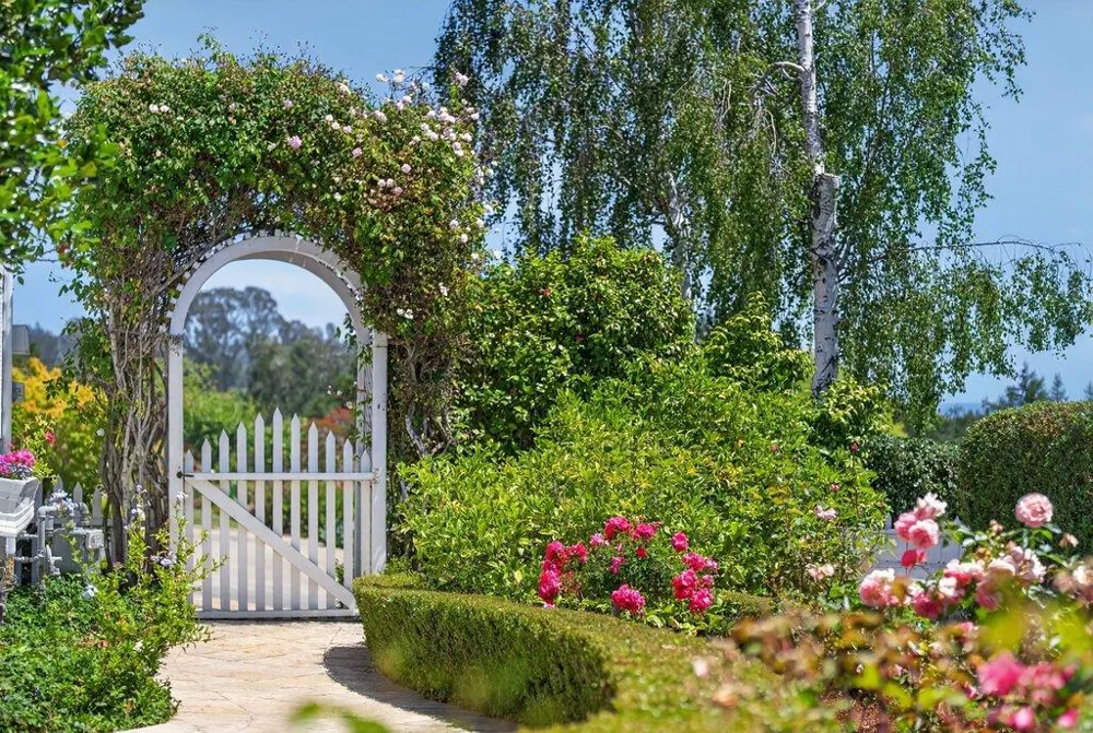 22 Hollins Drive Santa Cruz, CA 95060