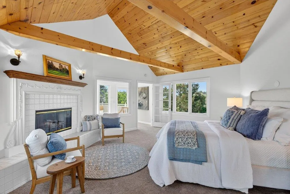 22 Hollins Drive Santa Cruz, CA 95060