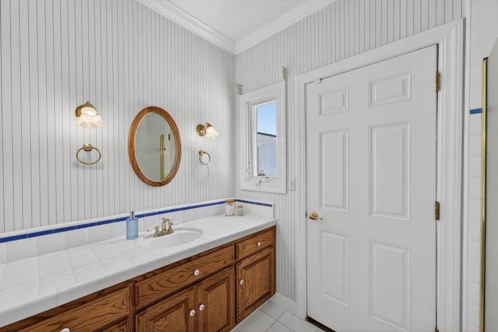 22 Hollins Drive Santa Cruz, CA 95060