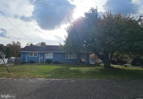 68 LAKESIDE DRIVE