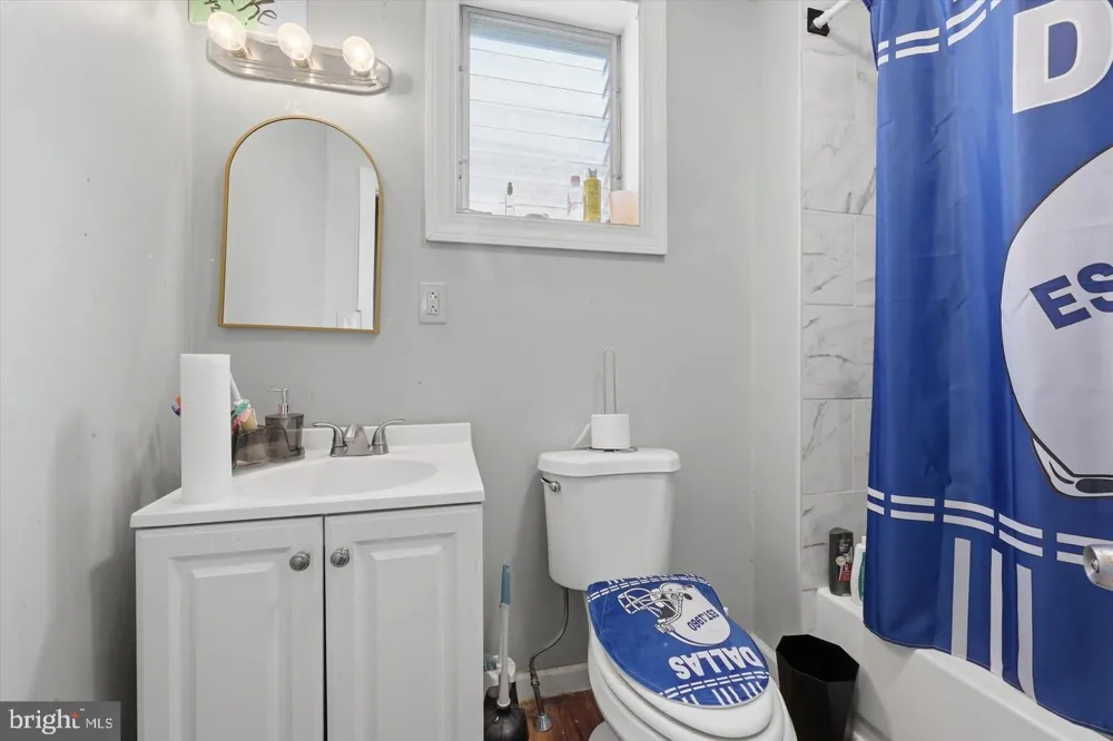 1121 E 11TH STREET Crum Lynne, PA 19022