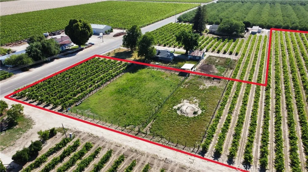 1 W Belmont Ave Kerman, CA 93630