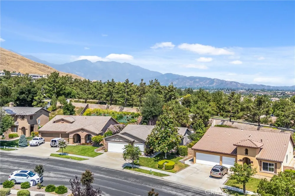 11733 Pactfield Yucaipa, CA 92399
