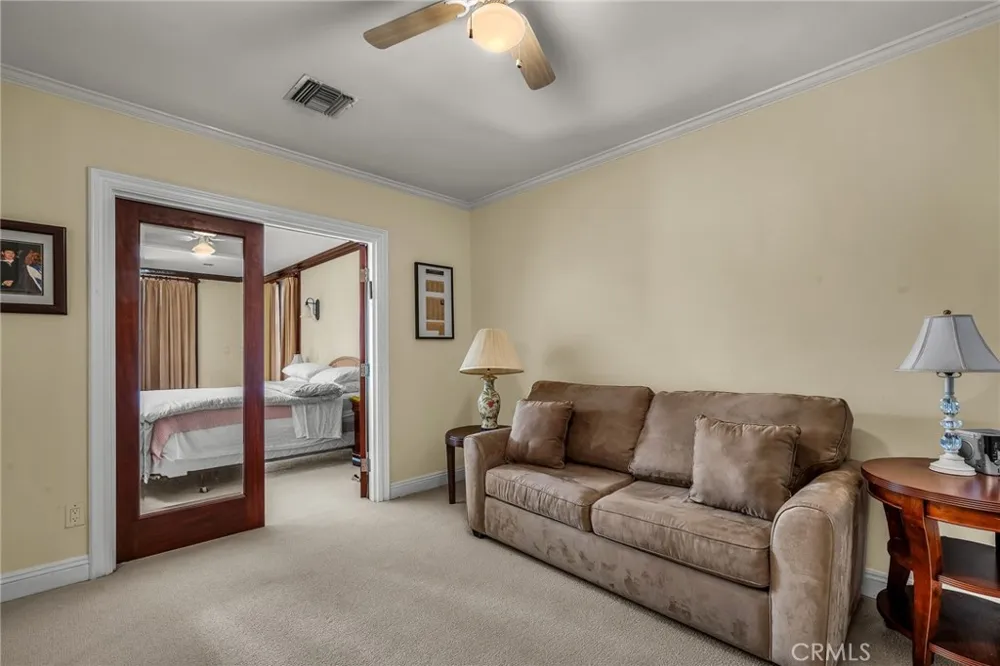 18423 Linnet Tarzana, CA 91356