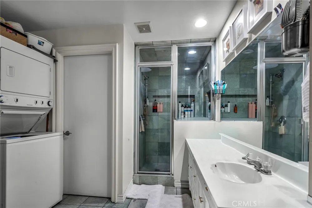 18423 Linnet Tarzana, CA 91356