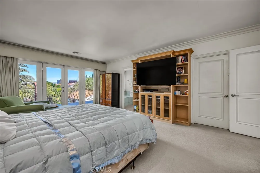 18423 Linnet Tarzana, CA 91356