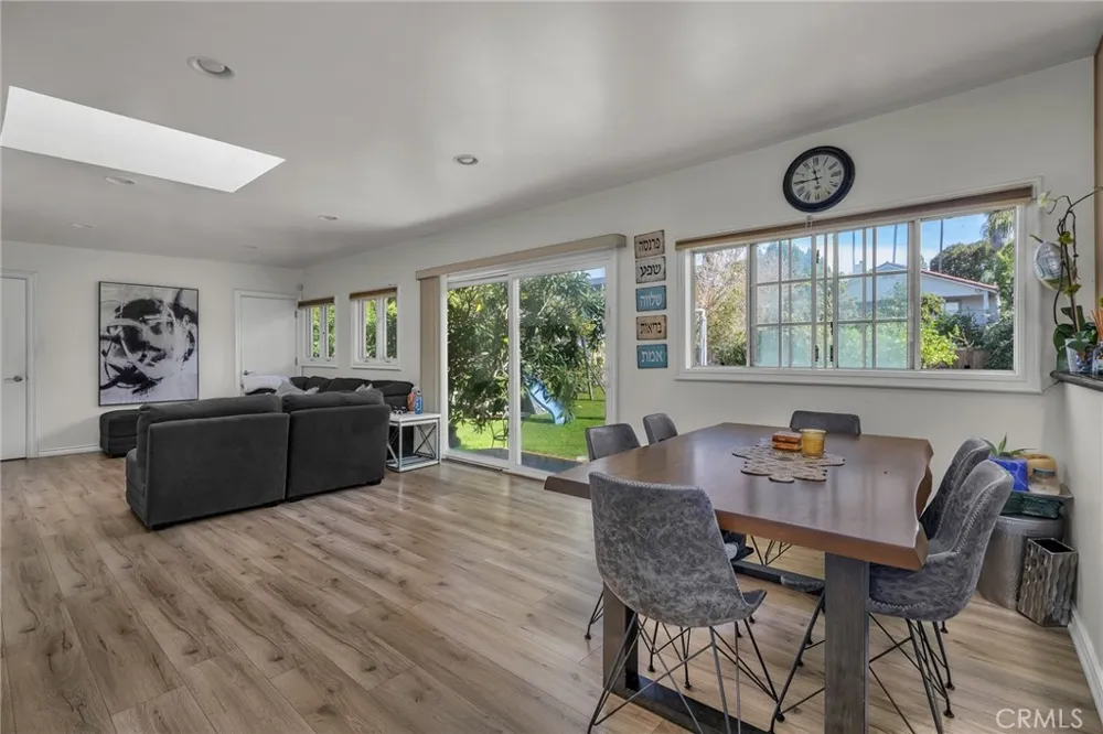 18423 Linnet Tarzana, CA 91356