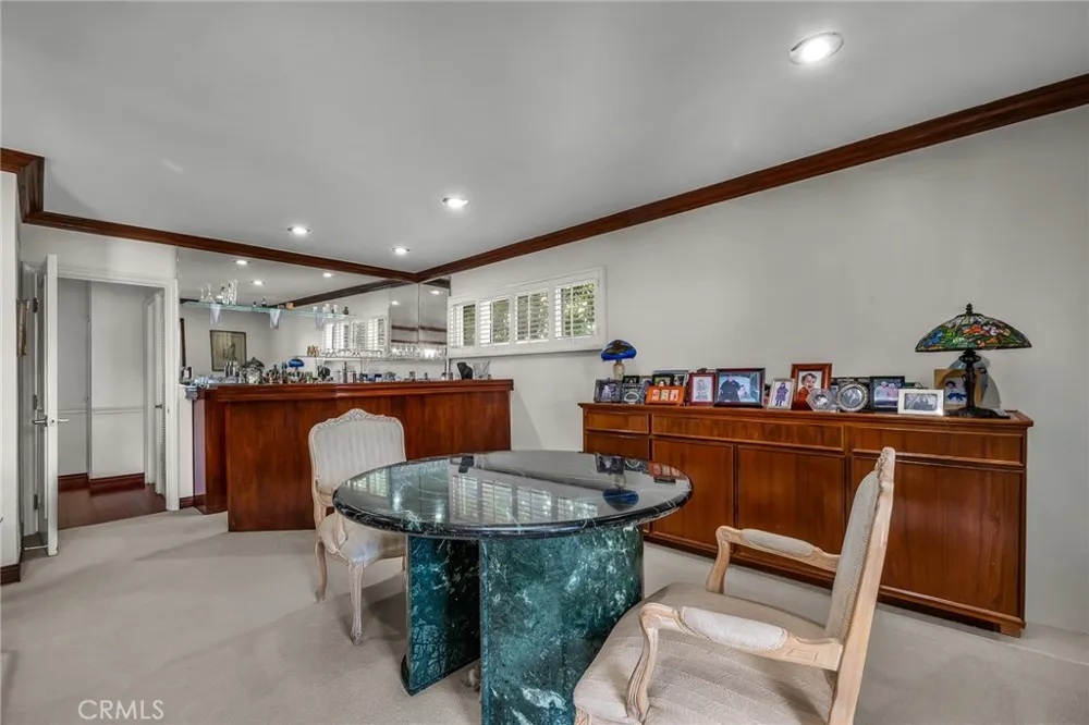 18423 Linnet Tarzana, CA 91356