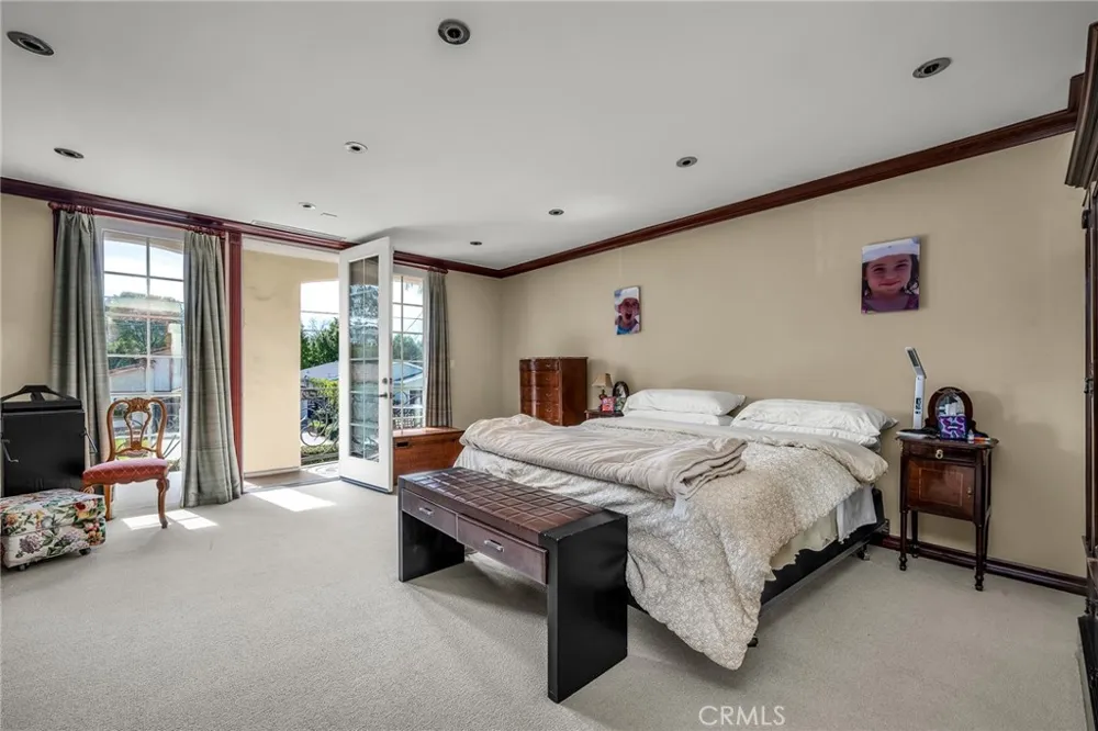 18423 Linnet Tarzana, CA 91356