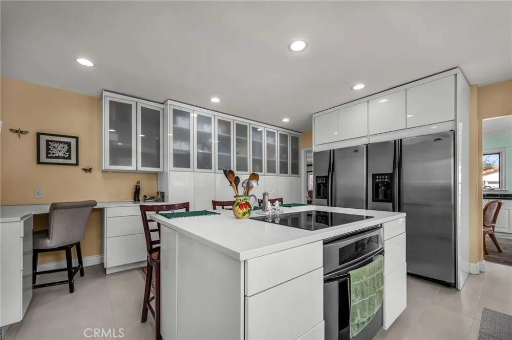 18423 Linnet Tarzana, CA 91356