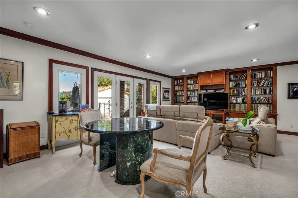 18423 Linnet Tarzana, CA 91356
