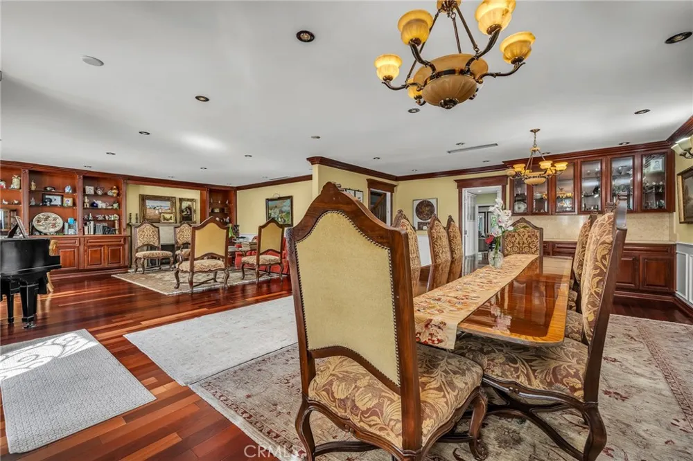 18423 Linnet Tarzana, CA 91356