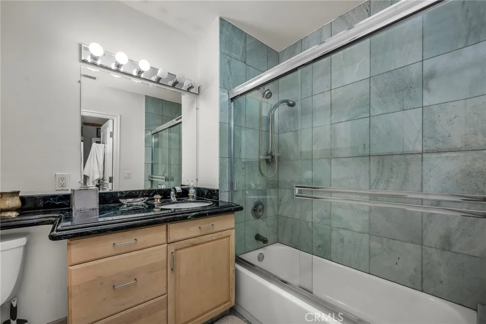 18423 Linnet Tarzana, CA 91356