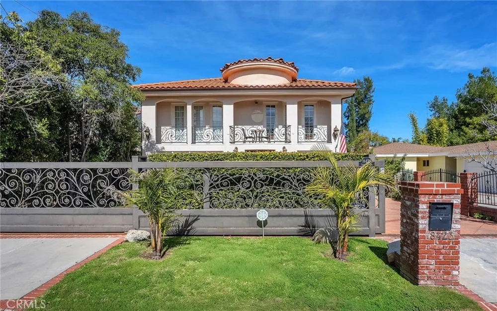 18423 Linnet Tarzana, CA 91356