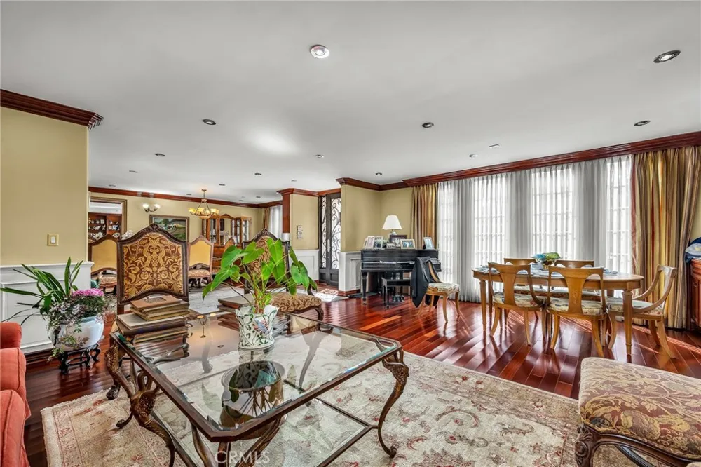 18423 Linnet Tarzana, CA 91356