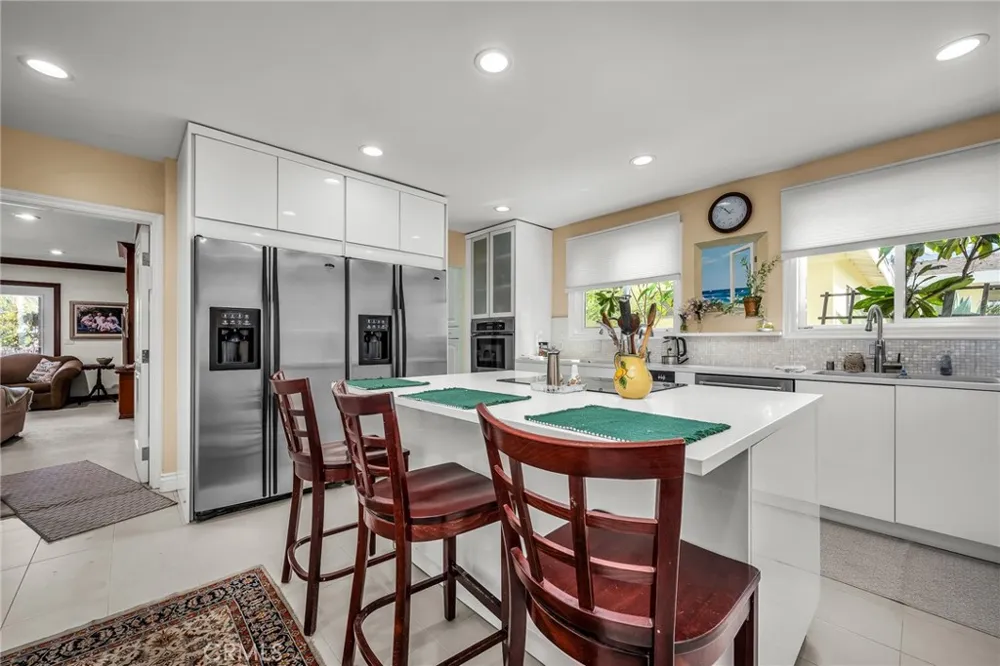 18423 Linnet Tarzana, CA 91356