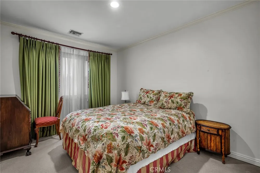 18423 Linnet Tarzana, CA 91356