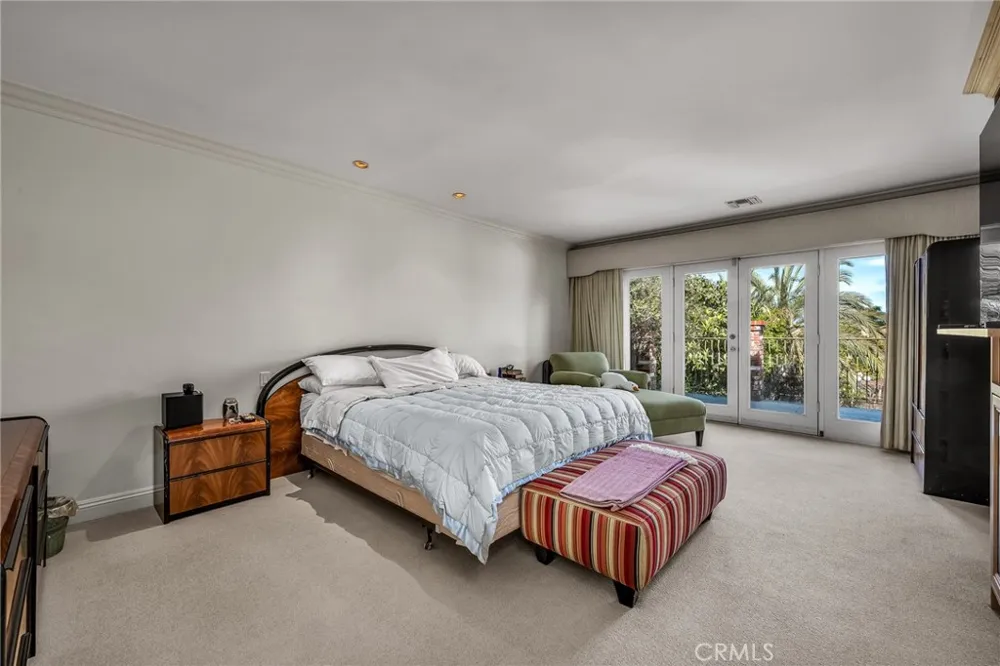 18423 Linnet Tarzana, CA 91356