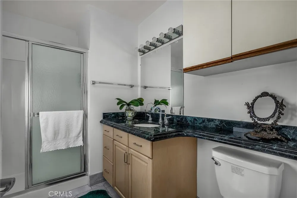 18423 Linnet Tarzana, CA 91356