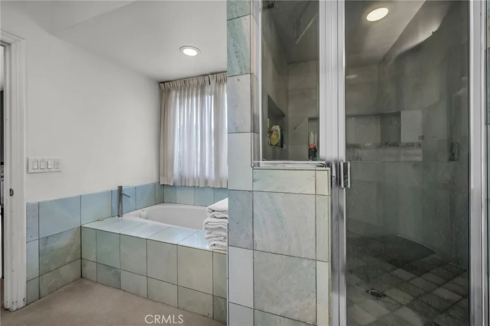 18423 Linnet Tarzana, CA 91356