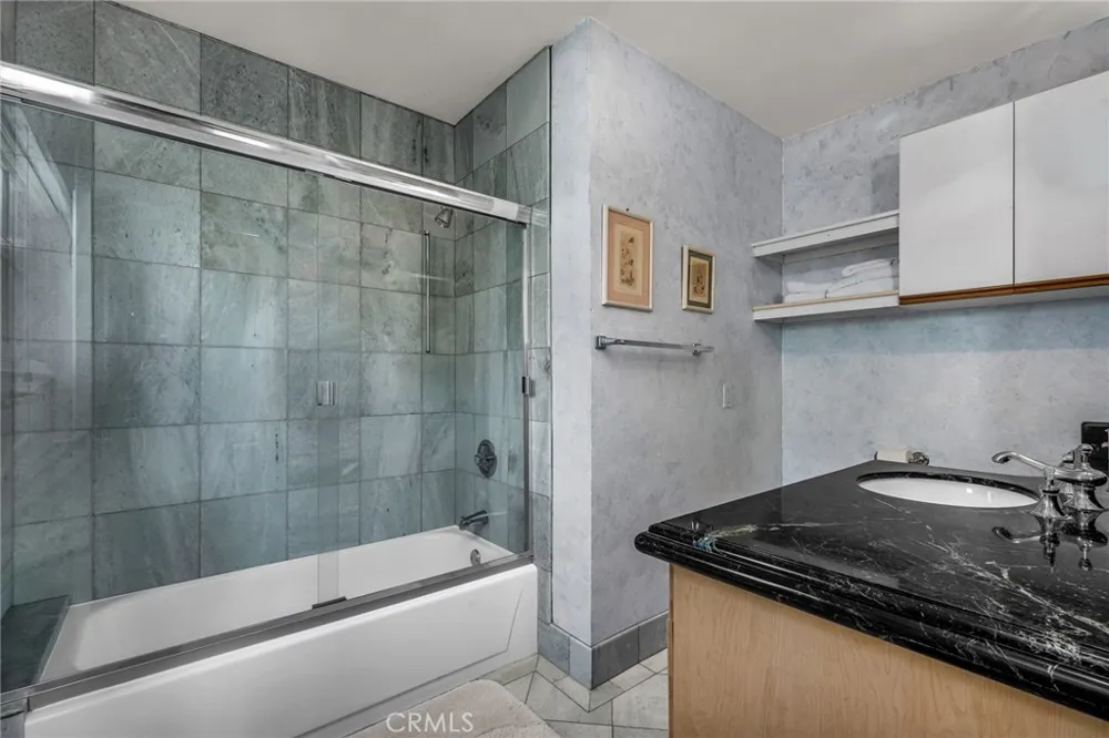18423 Linnet Tarzana, CA 91356