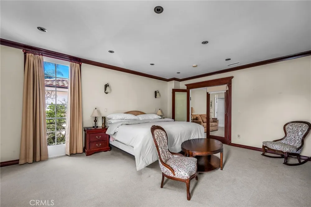 18423 Linnet Tarzana, CA 91356