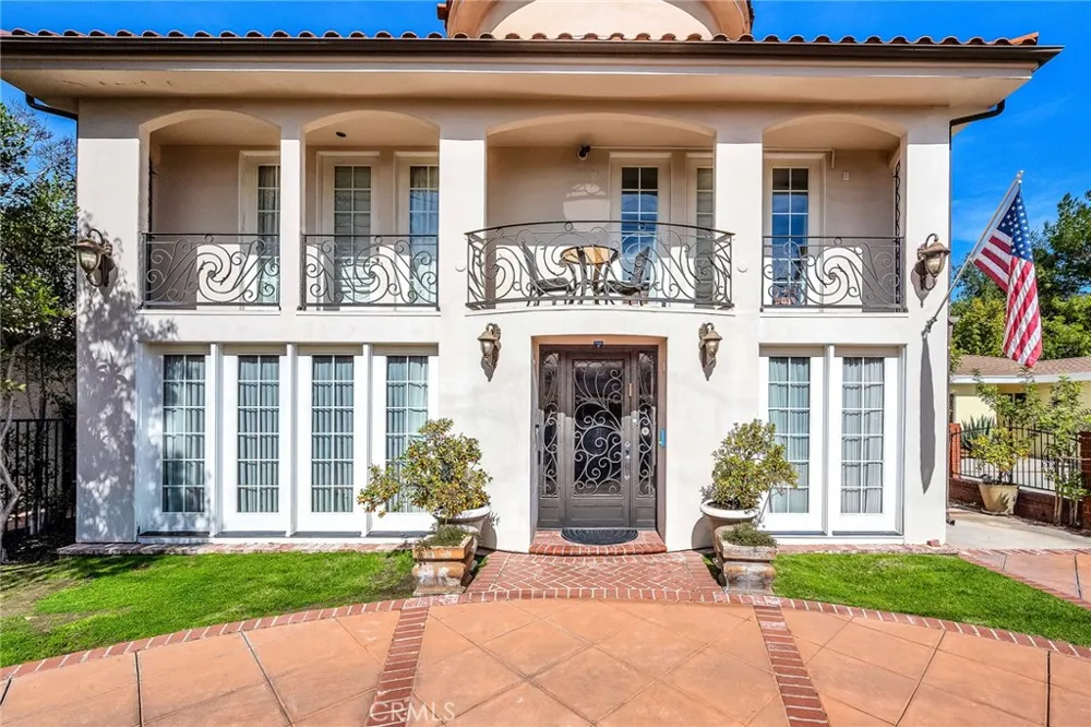 18423 Linnet Tarzana, CA 91356