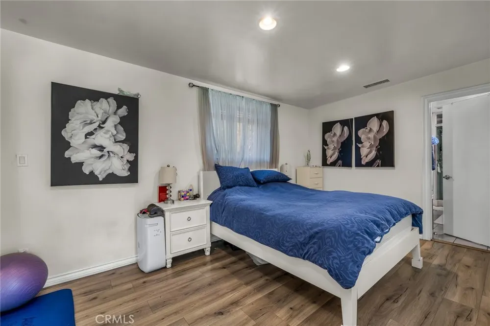 18423 Linnet Tarzana, CA 91356