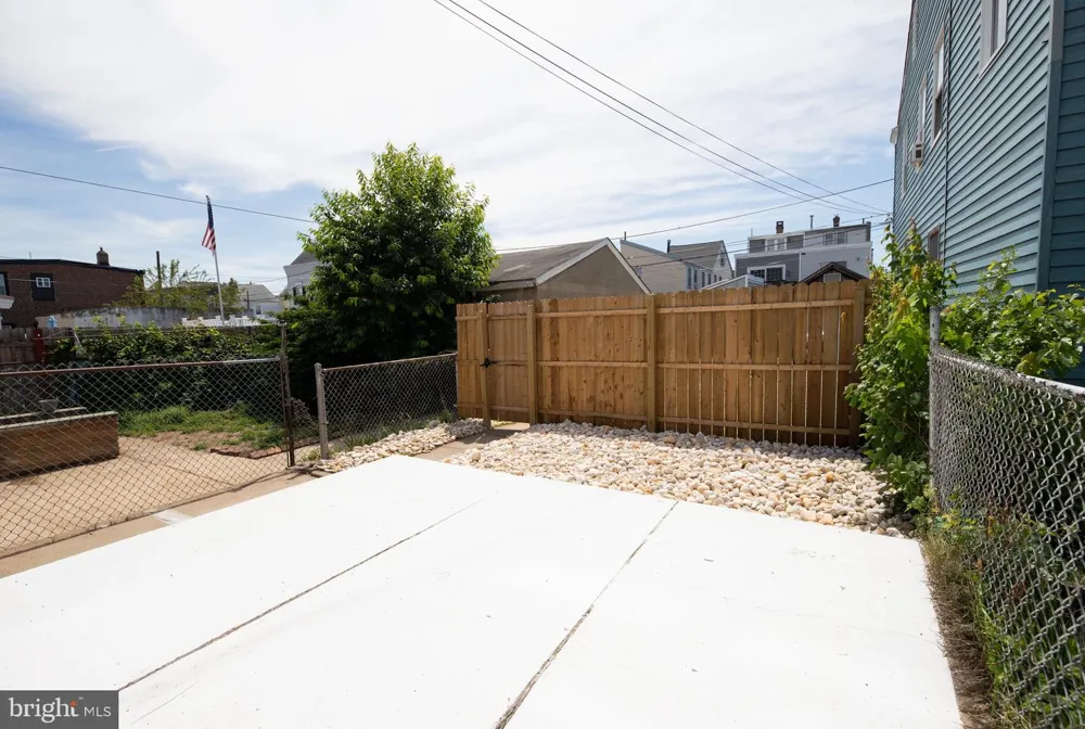 4627 EDGEMONT STREET Philadelphia, PA 19137