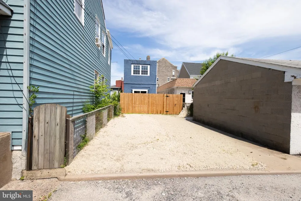 4627 EDGEMONT STREET Philadelphia, PA 19137