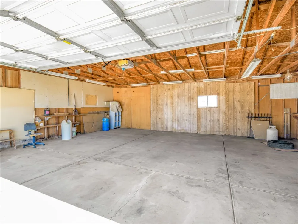 10164 White Phelan, CA 92371
