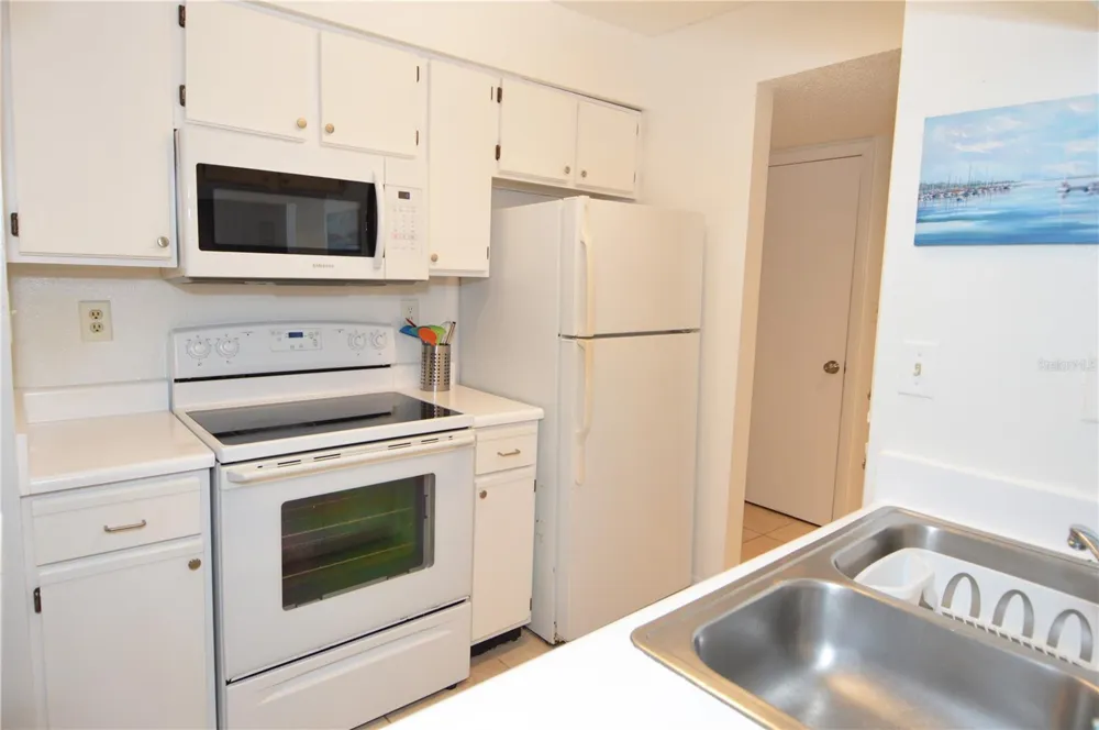 8625 MALLARD RESERVE DRIVE #101 Tampa, FL 33614