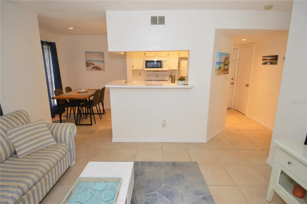 8625 MALLARD RESERVE DRIVE #101 Tampa, FL 33614